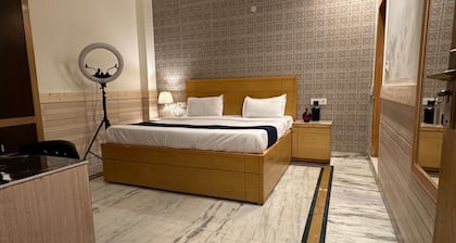 Divine Inn Hotel Rajouri Gardan