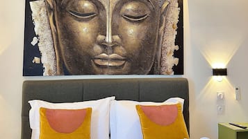Deluxe Double Room | Iron/ironing board, free WiFi, bed sheets