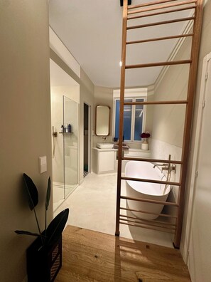 Apartamento | Banheiro | Chuveiro, toalhas de banho