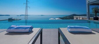 Villa Poco Loco-Sea view Apartment with Jacuzzi