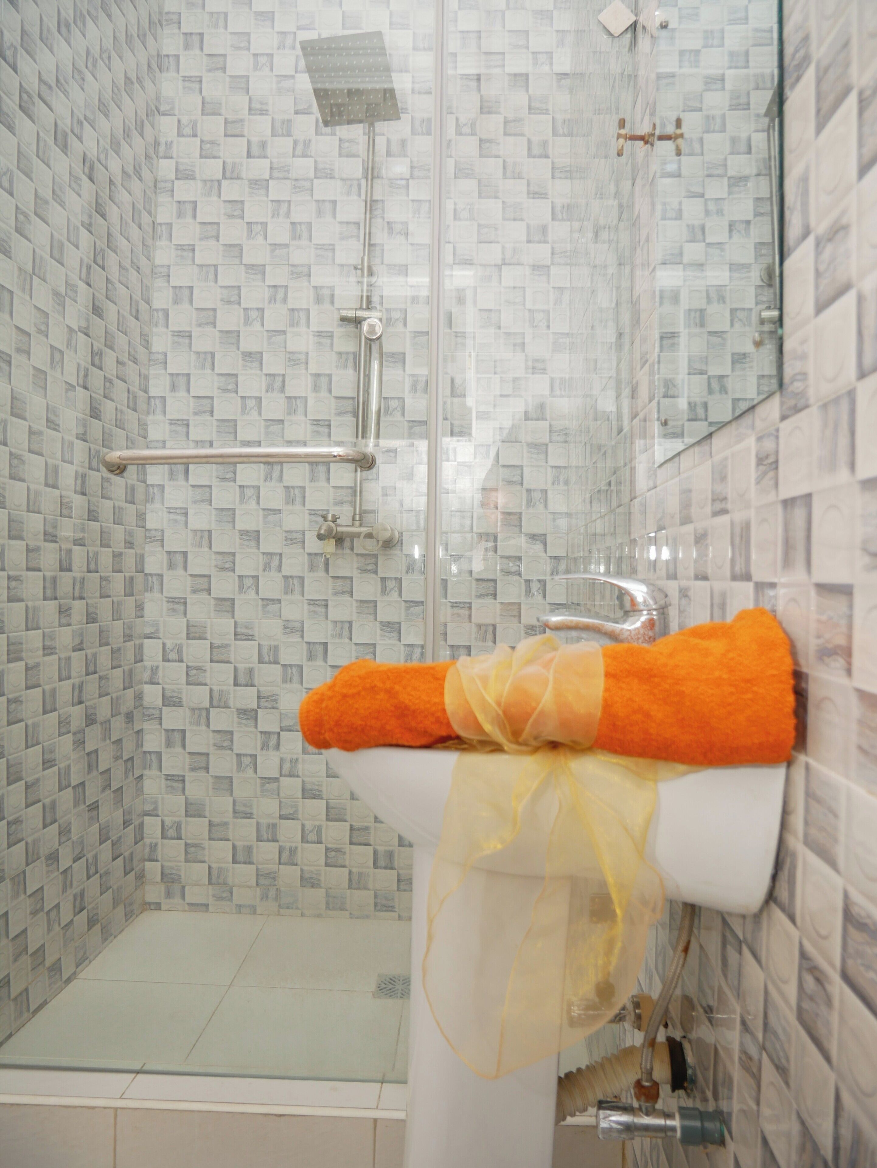 Casa | Banheiro | Banheira e chuveiro separados, banheira de imersão, secador de cabelo 