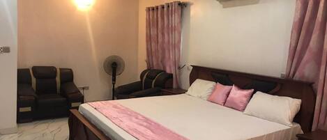 House | 4 bedrooms, iron/ironing board, free WiFi, bed sheets