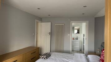 4 bedrooms, free WiFi, bed sheets
