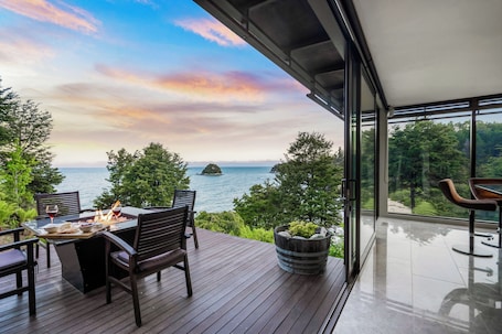 Terrace/patio. Cozy Suite - Ocean View & Private Beach
