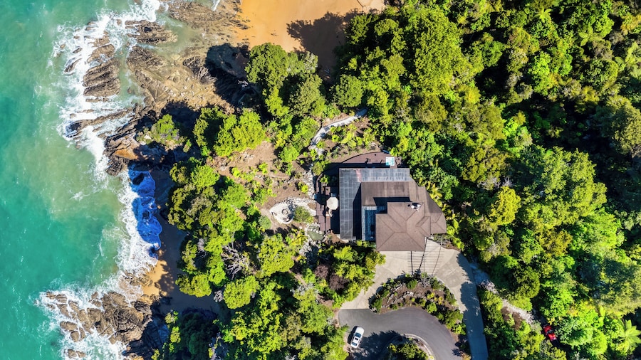 Cozy Suite - Ocean View & Private Beach