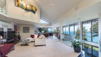 TV connectée de 40 pouces avec chaßnes par satellite, Netflix