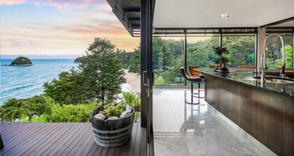Cozy Suite - Ocean View & Private Beach