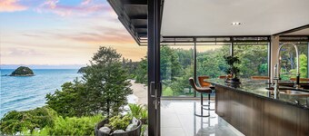 Cozy Suite - Ocean View & Private Beach