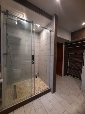 Douche, papier toilette