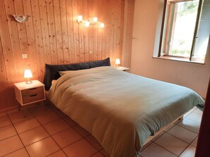 3 bedrooms, travel cot, free WiFi