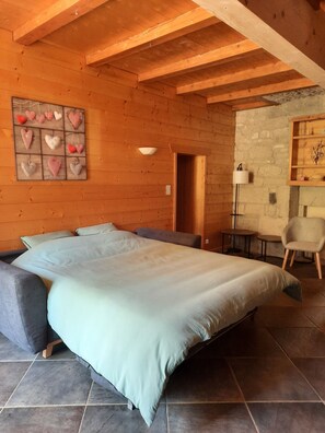 3 bedrooms, travel crib, free WiFi