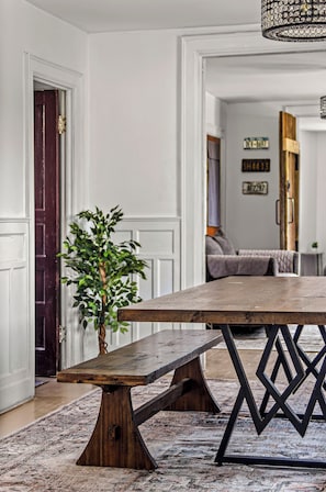 Dining - Buffalo Villa For Large Groups (Buffalo)