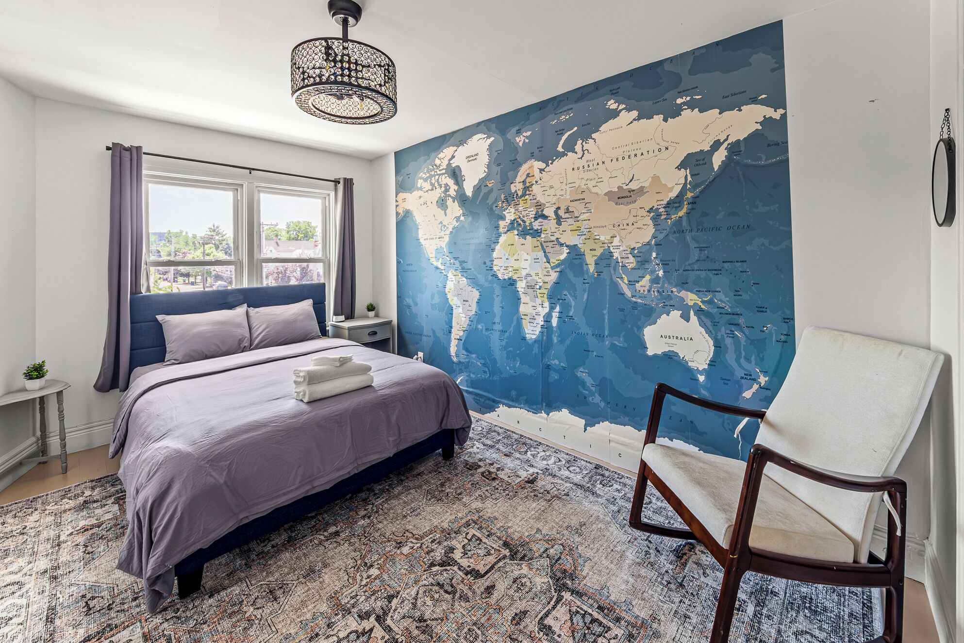 6 bedrooms, iron/ironing board, WiFi, bed sheets