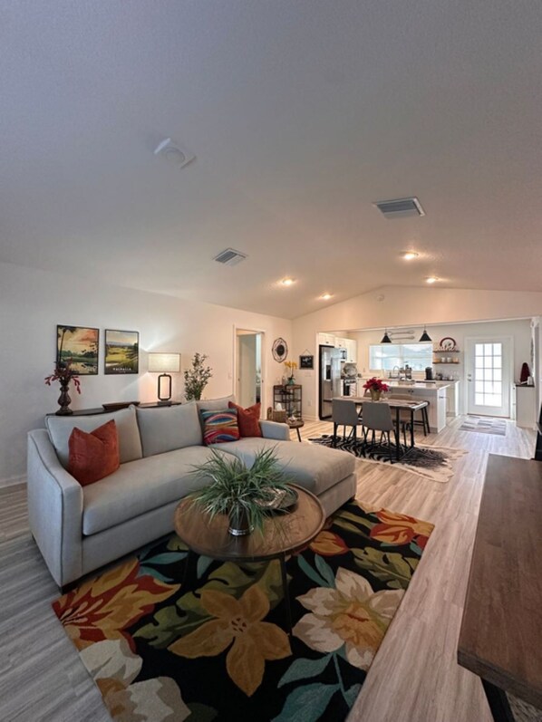 Smart TV, books - Palms & Putters is a brand new home in the awesome Village of Richmond! (Wildwood)