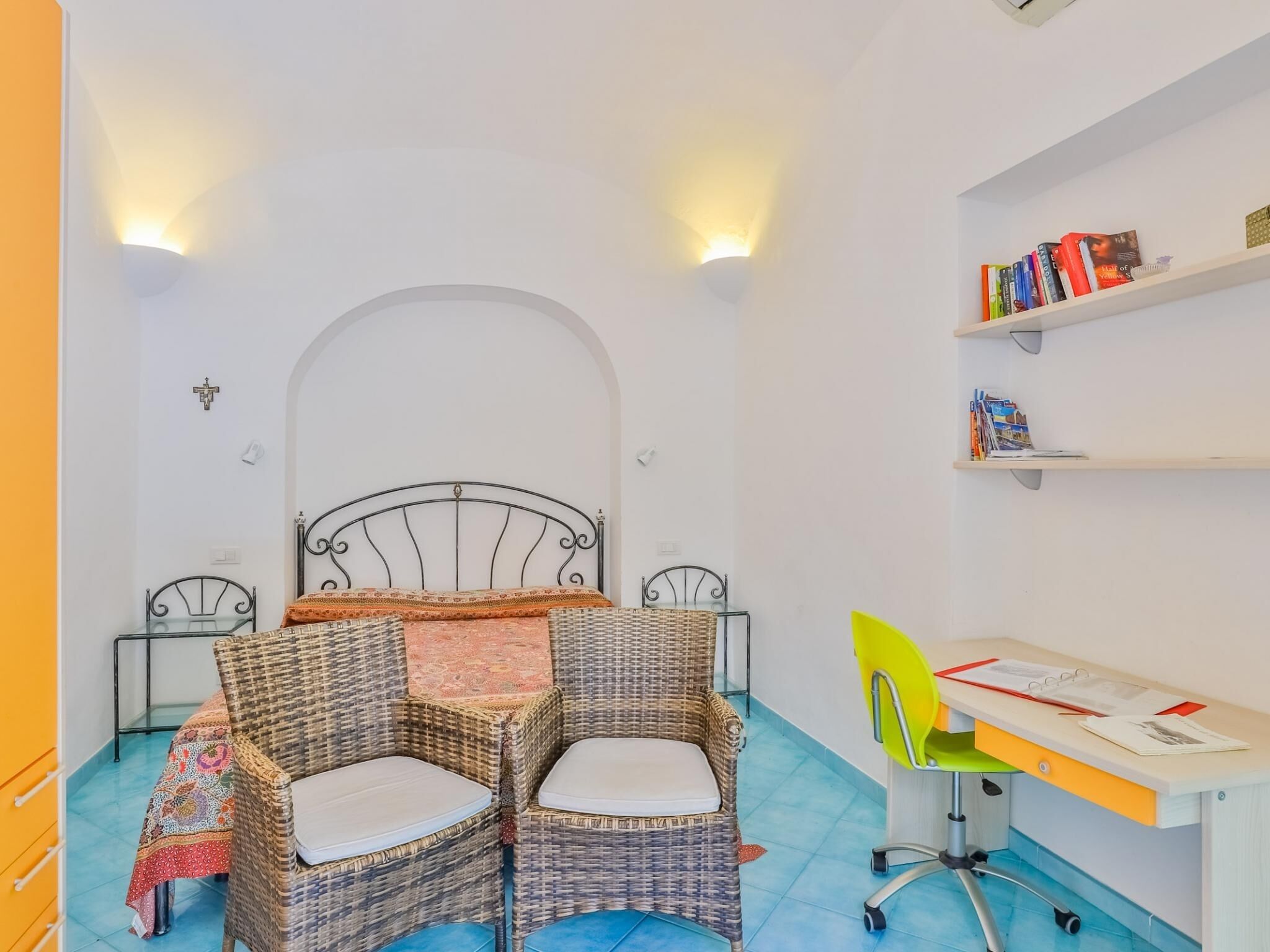 1 habitación, escritorio y acceso a internet 