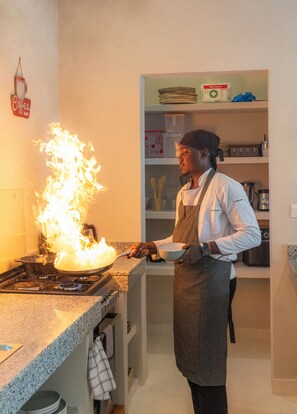 Kjøleskap, mikrobølgeovn, ovn og kaffetrakter/tekoker