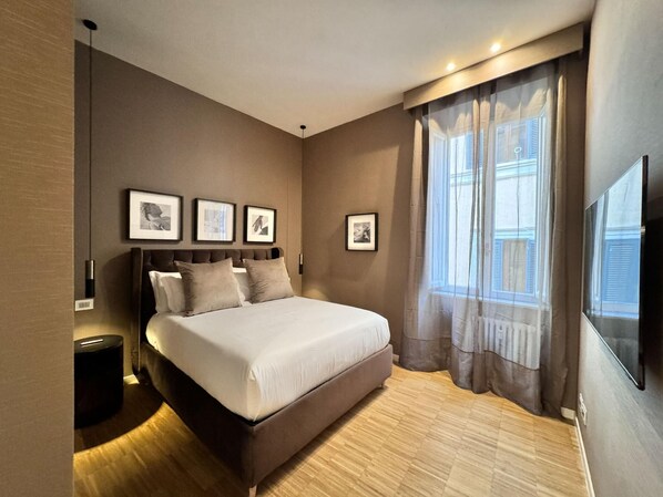 5 habitaciones, escritorio, internet y ropa de cama 