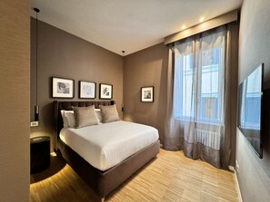 5 sovrum, skrivbord, internet och sängkläder