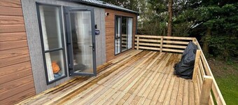 Corrie Fee Lodge, Boat of Garten,sleeps 4, pet Friendly, Large Deck