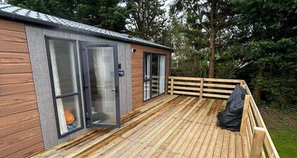 Corrie Fee Lodge, Boat of Garten,sleeps 4, pet Friendly, Large Deck