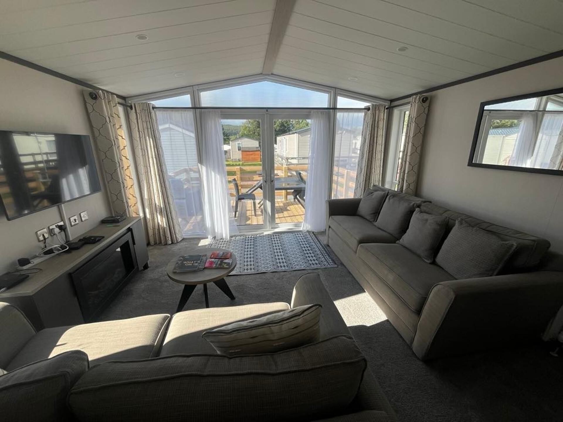 Cabin | Living area | Fireplace