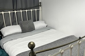 House | 3 bedrooms, free WiFi, bed sheets
