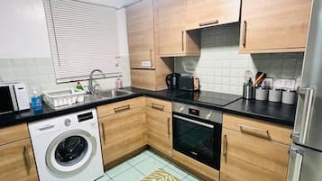 House | Private kitchen | Fridge, microwave, oven, stovetop