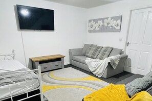 House | Living area - 3bedroom- Near to Station-private Garden-wifi (Liverpool)