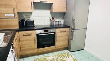 House | Private kitchen | Fridge, microwave, oven, stovetop