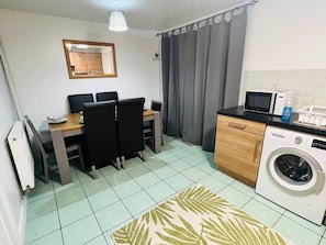 House | Dining - 3bedroom- Near to Station-private Garden-wifi (Liverpool)