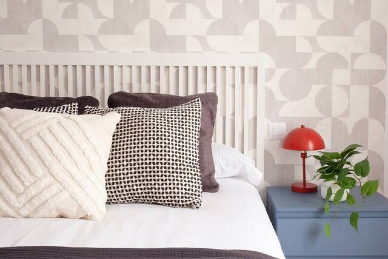 3 bedrooms, iron/ironing board, WiFi (free), bed sheets