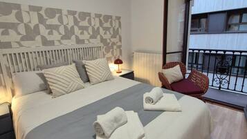 3 slaapkamers, een strijkplank/strijkijzer, gratis wifi, beddengoed