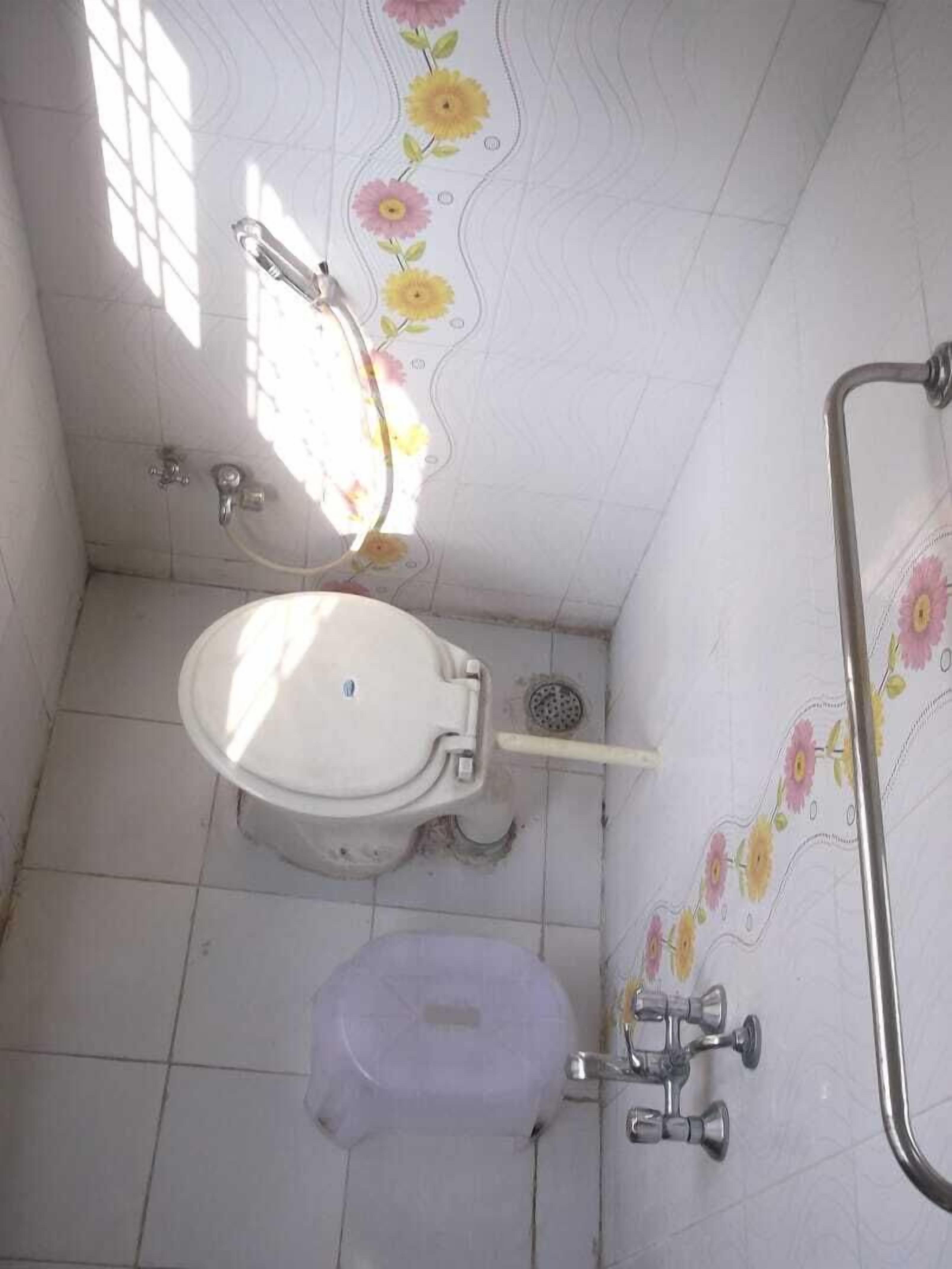 Standard Room, City View | Bathroom | Shower, towels, soap