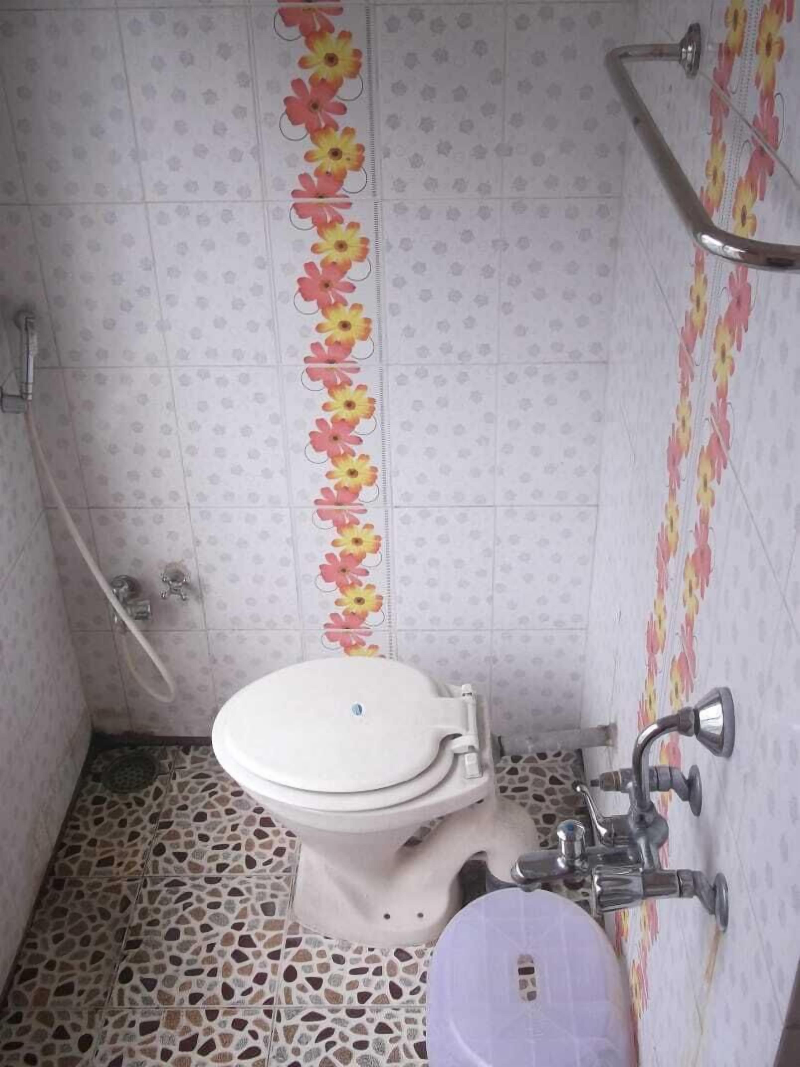 Standard Room, City View | Bathroom | Shower, towels, soap