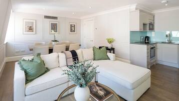 Egyptian cotton sheets, premium bedding, down duvets, in-room safe