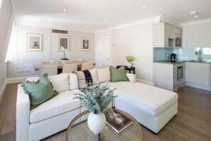 Căn hộ Deluxe, 3 phòng ngủ, quang cảnh thành phố | Bộ trải giường bằng vải cotton Ai Cập, bộ đồ giường cao cấp 