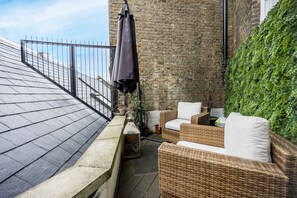 Deluxe Apartment, 2 Bedrooms, Balcony, City View | Teres/patio