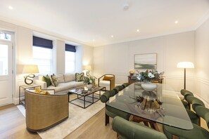 65-Zoll-LED-Fernseher mit Digitalempfang, Netflix, Hulu