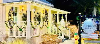 Huge outdoor space walk to everything