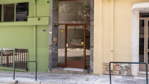 A building with a green facade, a brown door, and a beige wall. - Historical Center Athens Amazing Studio (Athens)