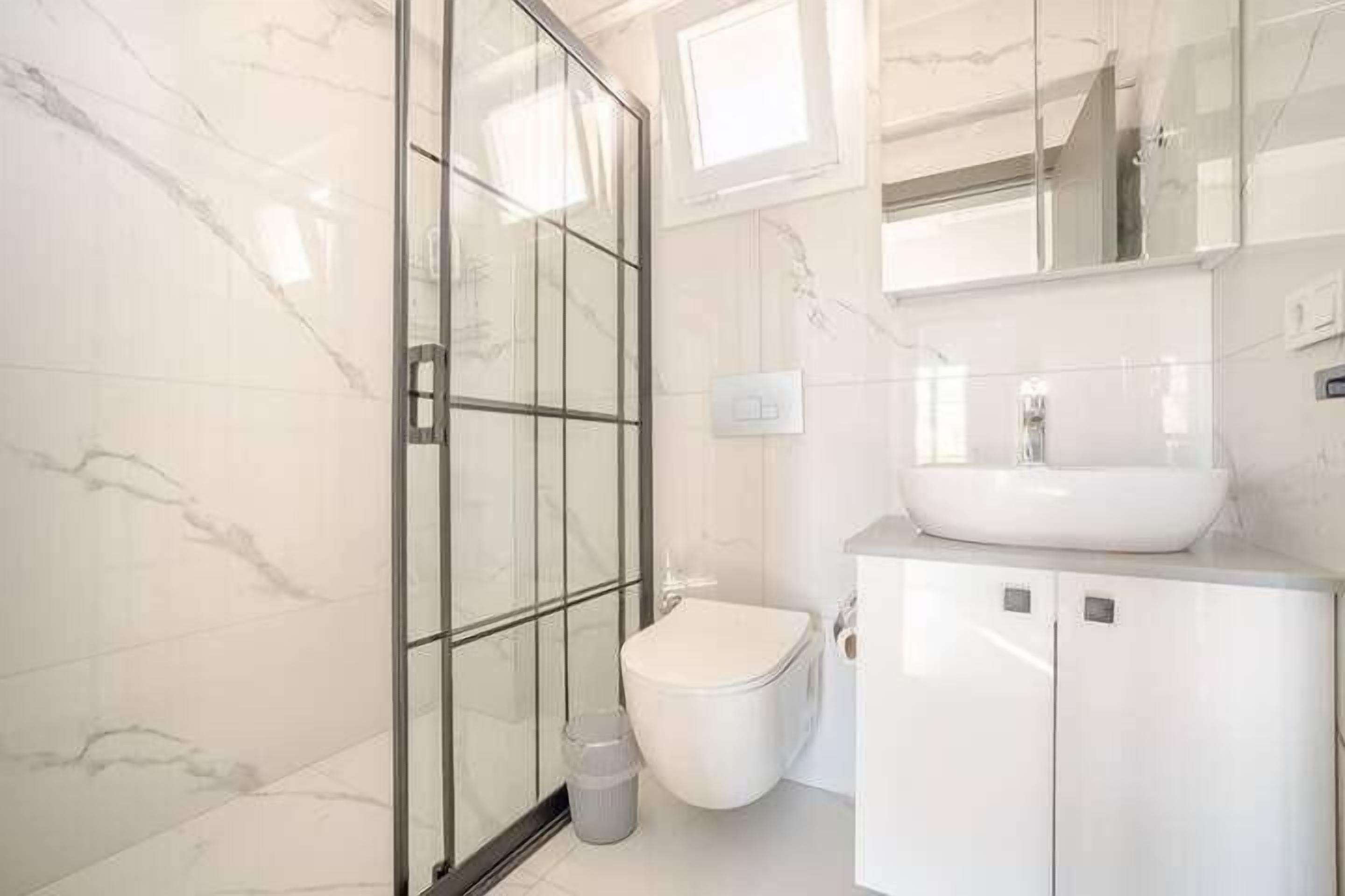 Shower, hydromassage showerhead, slippers, heated floors