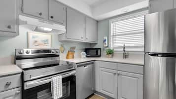 Condo, Multiple Beds (Villas on the Gulf unit A1) | Private kitchen | Paper towels