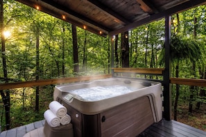 Outdoor spa tub