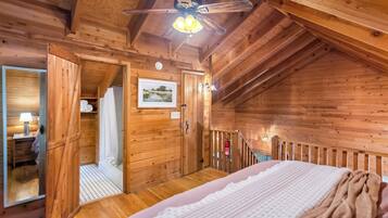 1 bedroom, iron/ironing board, WiFi (free), bed sheets
