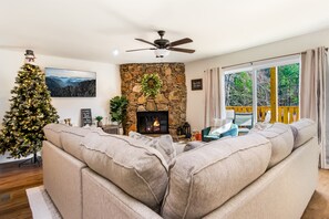 Smart TV y chimenea