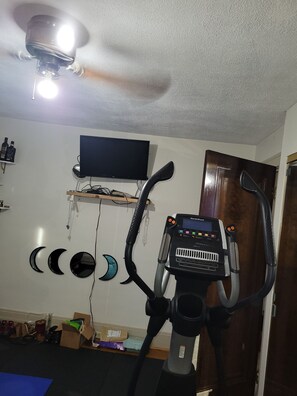 Fitness facility - Spacious 4-bedroom house in Garfield Hts w/ workout room, wifi, patio, (Garfield Heights)
