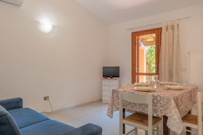 Shower, hair dryer, bidet, towels - San Teodoro Apartments (San Teodoro)