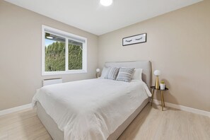 House, 3 Bedrooms, Non Smoking | Bathroom - Joyful Kirkland Home, Near Beach, Hot Tub & AC (Kirkland)