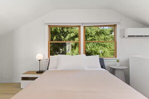 Interior - Joyful Kirkland Home, Near Beach, Hot Tub & AC (Kirkland)