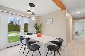 Interior detail - Joyful Kirkland Home, Near Beach, Hot Tub & AC (Kirkland)